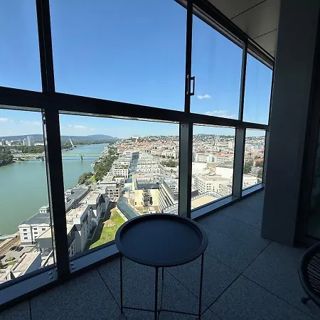 Apartment Eurovea Tower 22 - Danube & Castle View Bratislava