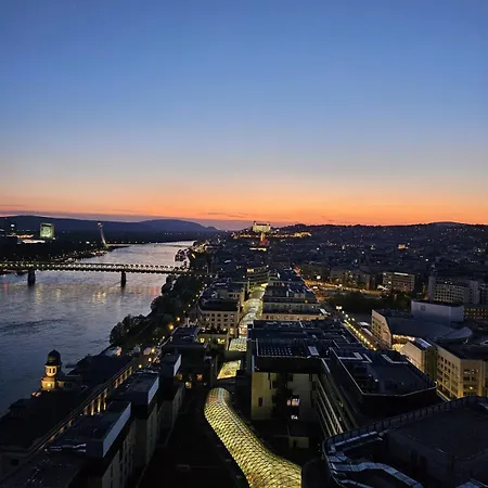 Eurovea Tower 22 - Danube & Castle View Bratislava