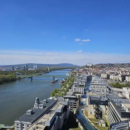 Eurovea Tower 22 - Danube & Castle View Lägenhet *
