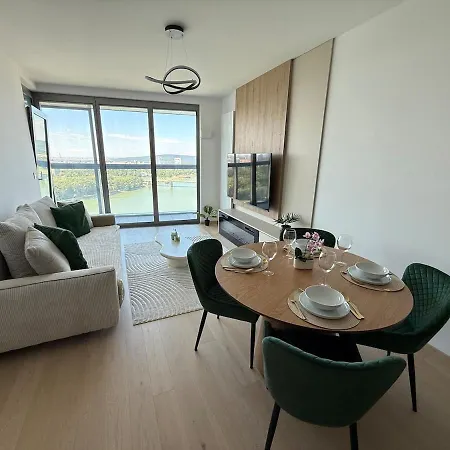 Eurovea Tower 22 - Danube & Castle View Apartment *